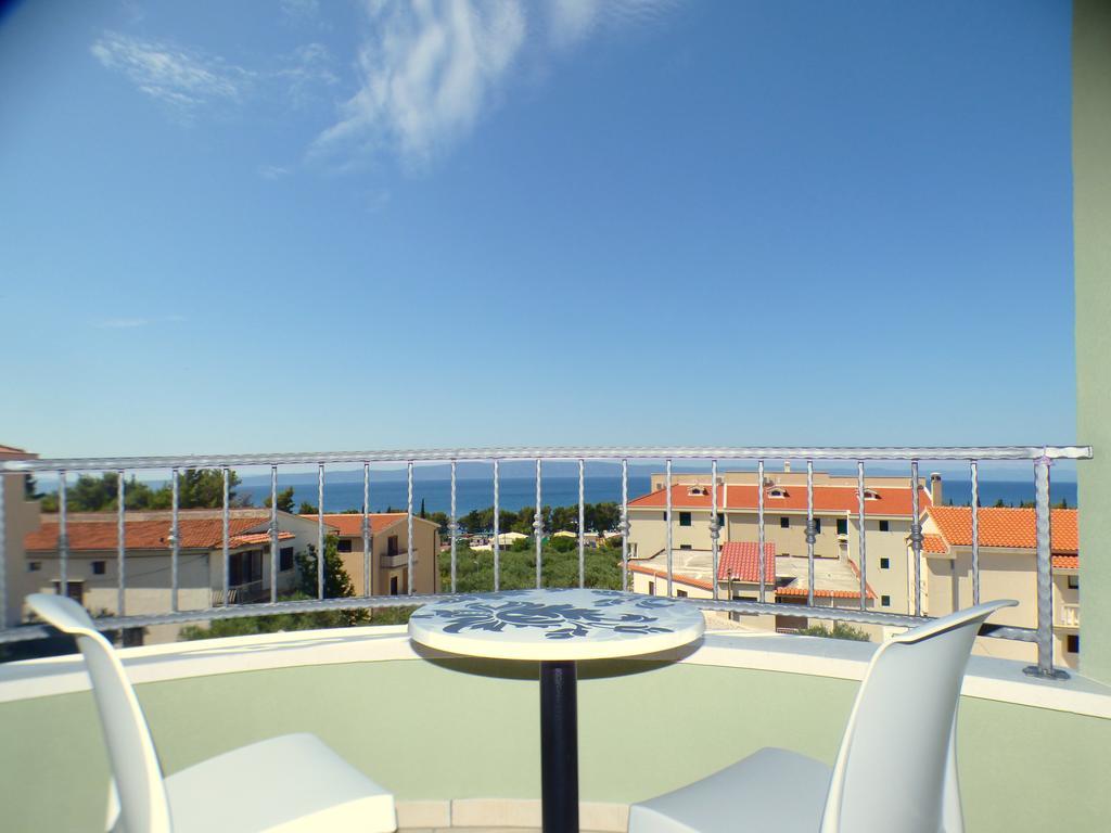 Apartments Hermes Tucepi Exterior photo