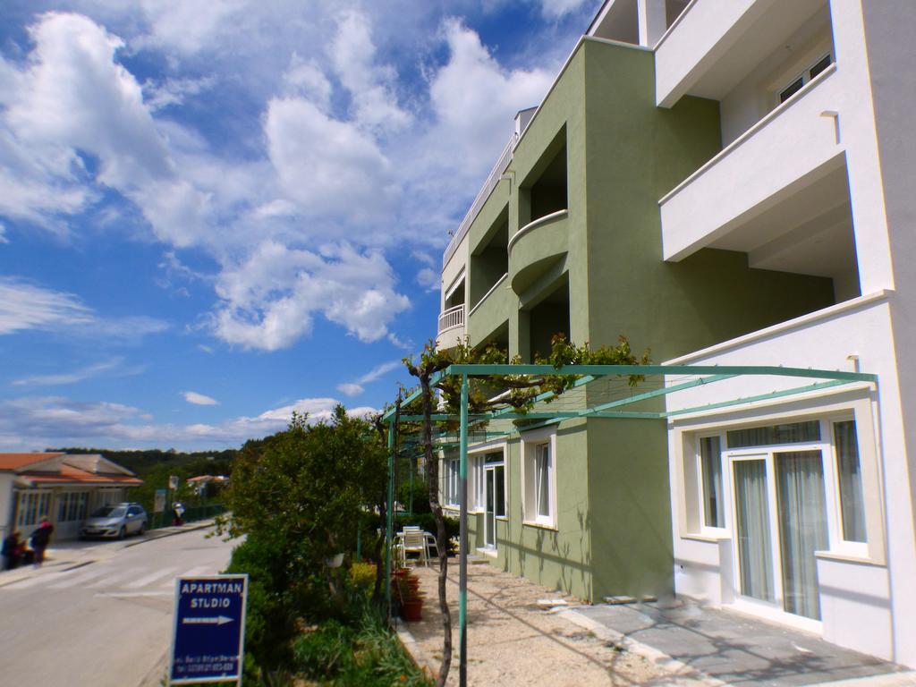 Apartments Hermes Tucepi Exterior photo