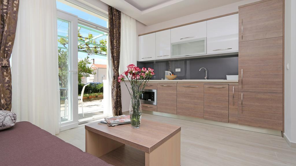 Apartments Hermes Tucepi Exterior photo