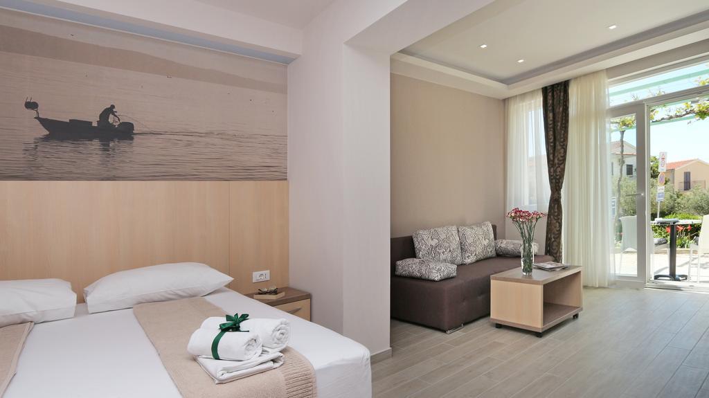 Apartments Hermes Tucepi Exterior photo